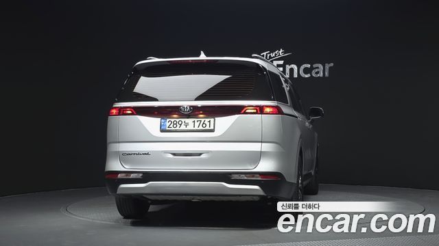Kia Canival 2021 — photo 4