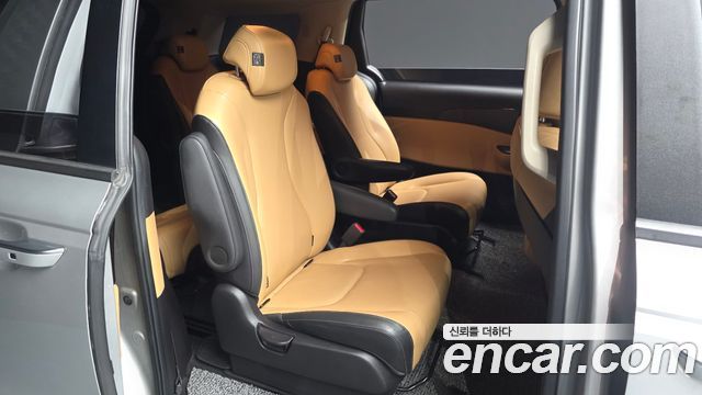Kia Canival 2021 — photo 17