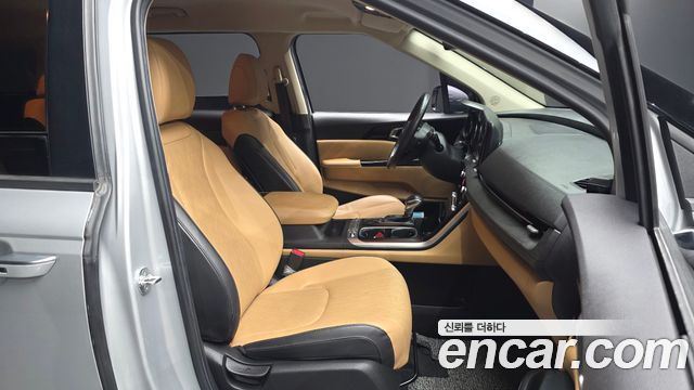 Kia Canival 2021 — photo 16
