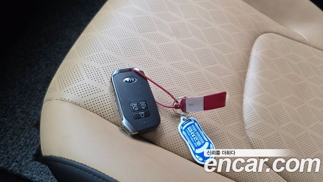 Kia Canival 2021 — photo 28