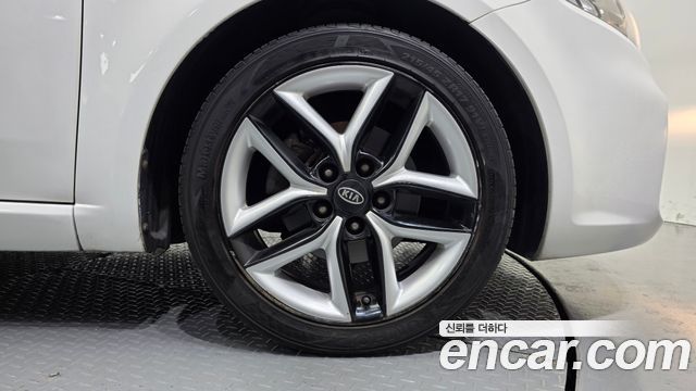 Kia Porte 2012 — photo 7
