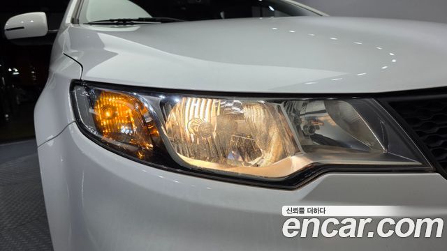 Kia Porte 2012 — photo 8