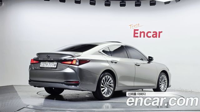 Lexus ES 2021 — photo 2