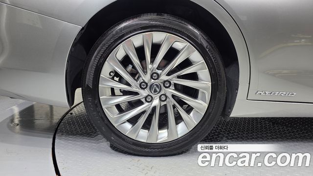 Lexus ES 2021 — photo 5