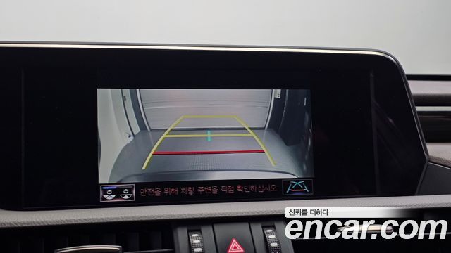 Lexus ES 2021 — photo 14