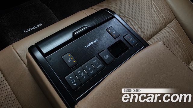 Lexus ES 2021 — photo 18