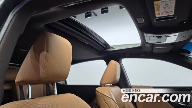 Lexus ES 2021 — photo 20