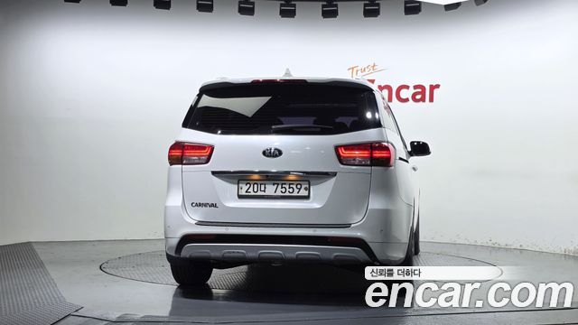 Kia Canival 2015 — photo 4