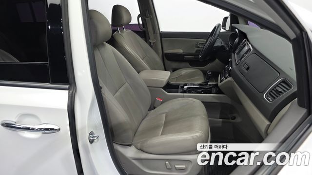 Kia Canival 2015 — photo 17
