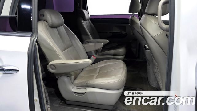 Kia Canival 2015 — photo 18
