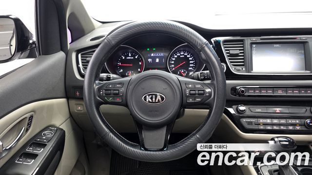 Kia Canival 2015 — photo 19