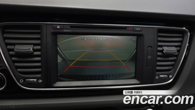 Kia Canival 2015 — photo 21