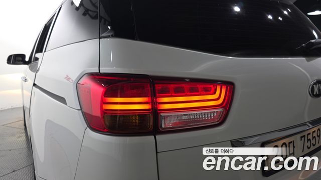 Kia Canival 2015 — photo 9