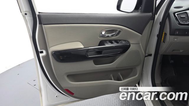 Kia Canival 2015 — photo 14