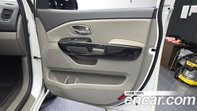 Kia Canival 2015 — photo 15