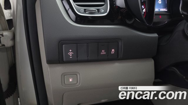 Kia Canival 2015 — photo 29
