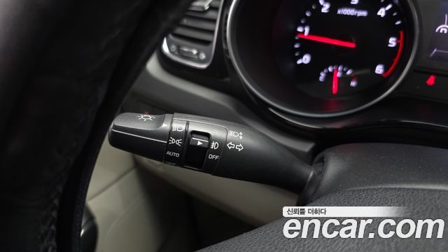 Kia Canival 2015 — photo 35