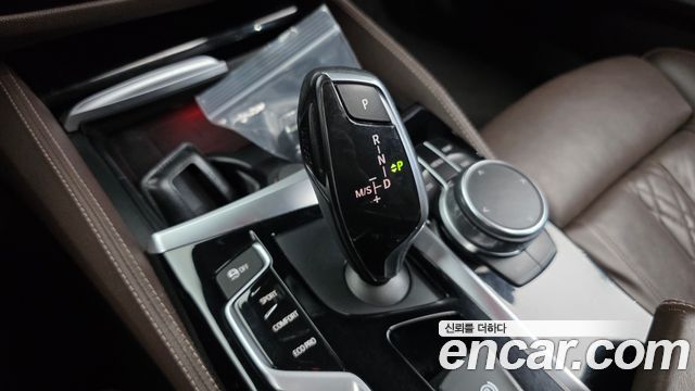 BMW 5-Series 2018 — photo 9