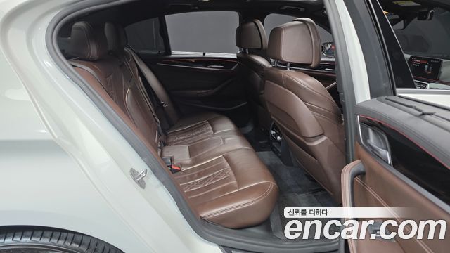 BMW 5-Series 2018 — photo 12