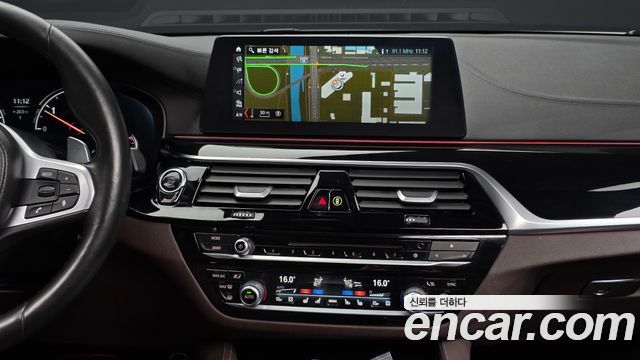 BMW 5-Series 2018 — photo 14