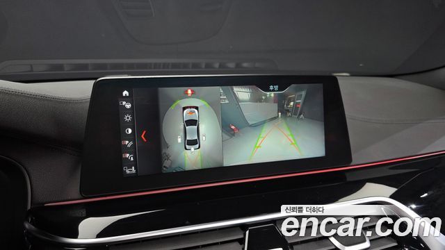 BMW 5-Series 2018 — photo 15