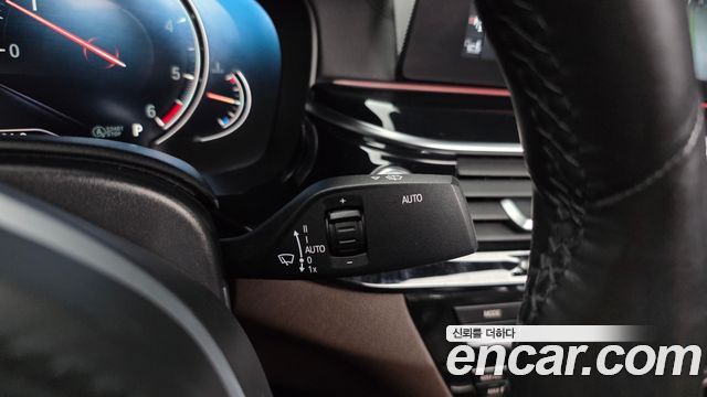 BMW 5-Series 2018 — photo 19