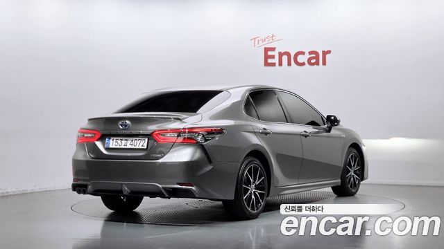 Toyota Camry 2024 — photo 2