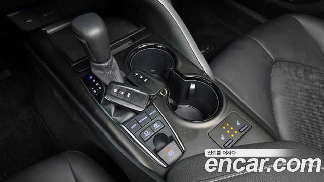 Toyota Camry 2024 — photo 9