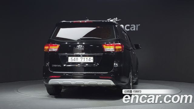 Kia Canival 2018 — photo 4