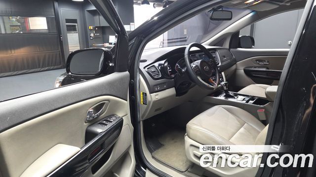 Kia Canival 2018 — photo 10