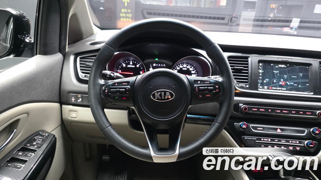 Kia Canival 2018 — photo 13