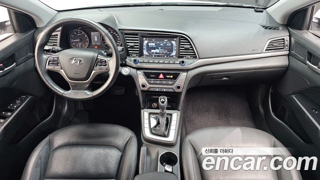 Hyundai AVANTE 2017 — photo 10