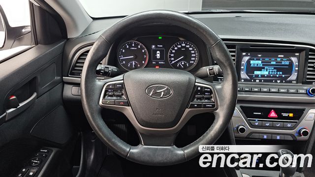 Hyundai AVANTE 2017 — photo 19