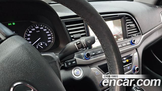 Hyundai AVANTE 2017 — photo 25