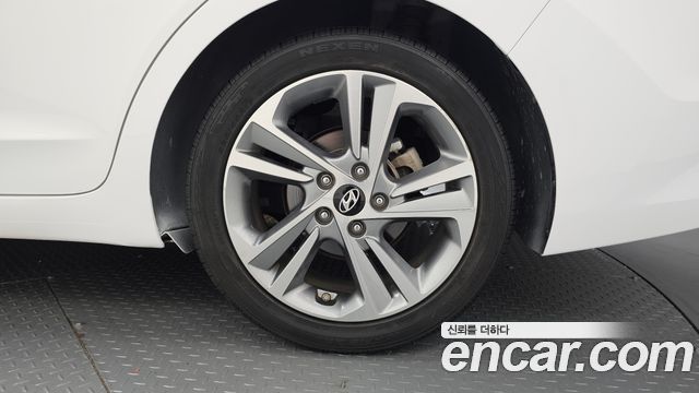 Hyundai AVANTE 2017 — photo 7