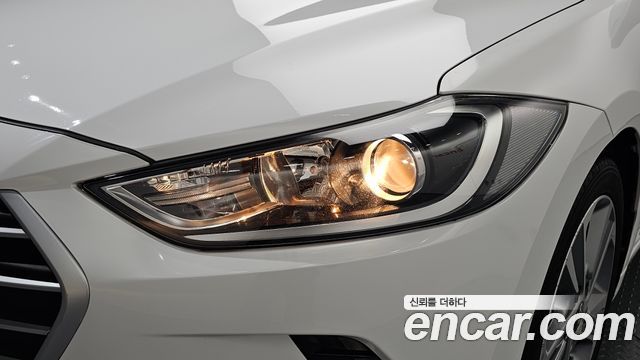 Hyundai AVANTE 2017 — photo 8