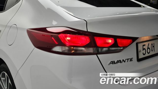 Hyundai AVANTE 2017 — photo 9