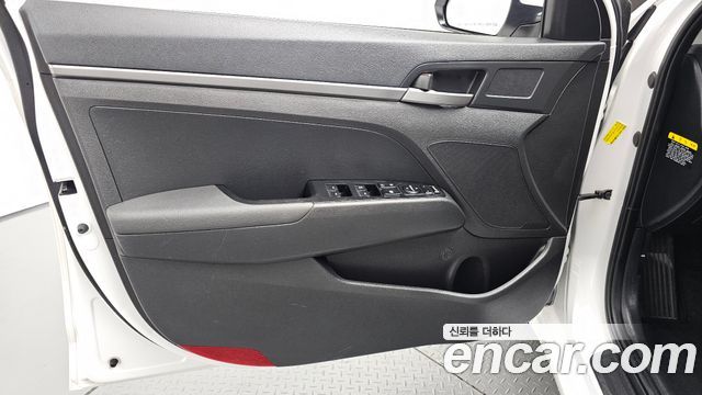 Hyundai AVANTE 2017 — photo 14