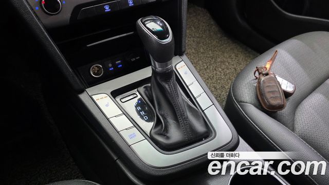 Hyundai AVANTE 2018 — photo 12