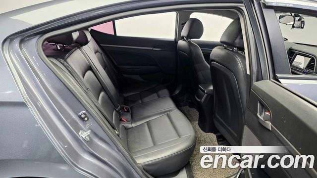 Hyundai AVANTE 2018 — photo 13