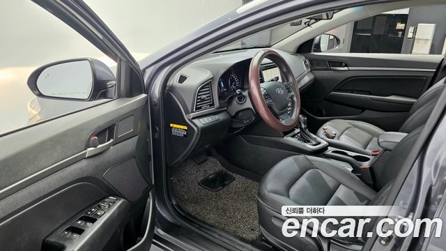Hyundai AVANTE 2018 — photo 17