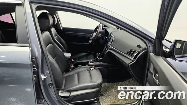 Hyundai AVANTE 2018 — photo 18