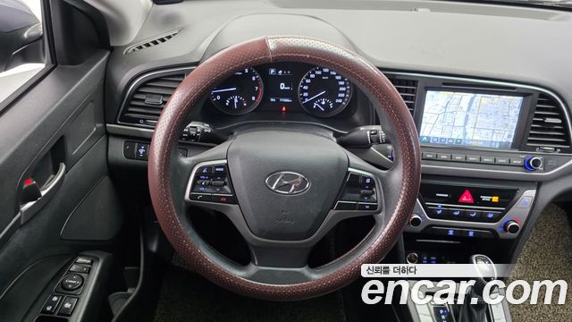 Hyundai AVANTE 2018 — photo 19