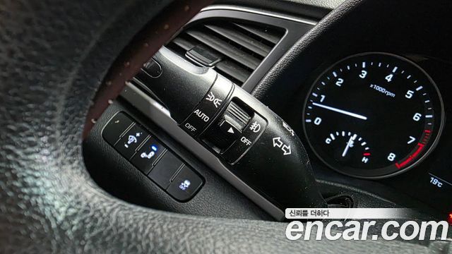 Hyundai AVANTE 2018 — photo 23