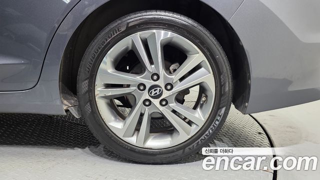 Hyundai AVANTE 2018 — photo 7