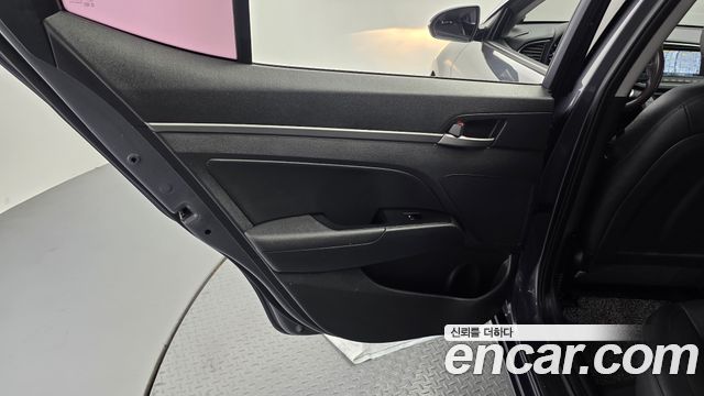 Hyundai AVANTE 2018 — photo 15