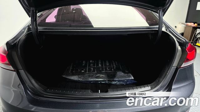Hyundai AVANTE 2018 — photo 27