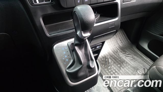 Hyundai Staria 2022 — photo 12