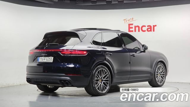 Porsche Cayenne 2021 — photo 2