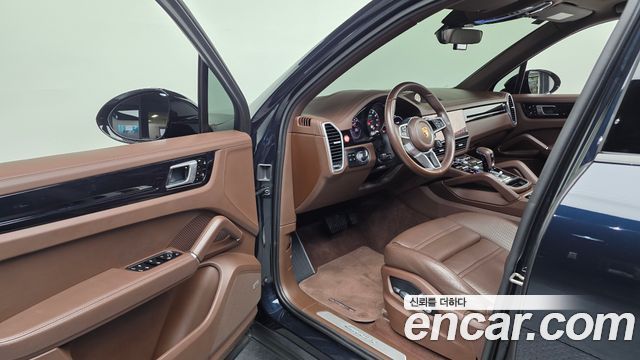 Porsche Cayenne 2021 — photo 10